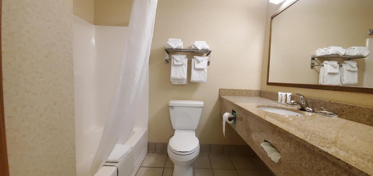 Wingate By Wyndham - Austintown Hotel