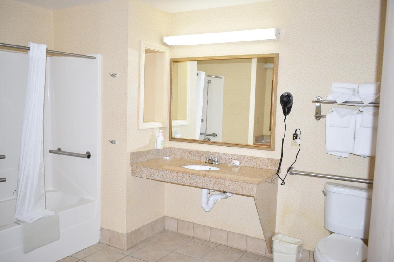 Wingate By Wyndham - Austintown Hotel